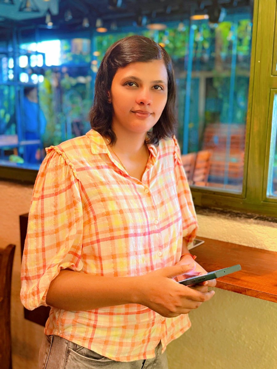 आप मे वजन हों या न हों लेकिन अपने शब्दों में इतना वजन रखिए कि 
अगर किसी को फेंक कर मारो तो वो बिलबिला जाए..🧿😎🔥