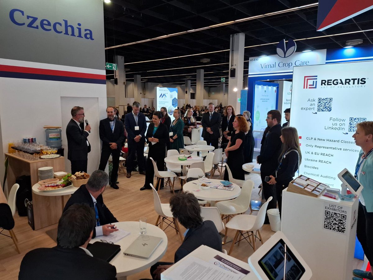 CZinDuesseldorf's tweet photo. Czechia offiziell @ChemspecEurope 2025 in Köln! 10x🇨🇿 #AlchimicaCZ, #borsodchemCZ, #CaymanPharma, #Draslovka, #MedistylCZ, #pentachemicals, #regartis, #SigutLabs, #Synthesia, #VUOS präsentieren sich auf 🇨🇿Stand mit Unterstützung von @mpo_tweetuje & initiiert durch #SCHPCZ 👏 https://t.co/EKgXYhftaH