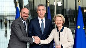 dpa meldet: 
EU &amp; NATO werden auf Trumps Anweisung für ganz Europa eine massive Aufrüstung um 30 %  beschließen &amp; der Rüstungsindustrie damit zur finalen Plünderung der kollabierenden Wirtschaften verhelfen.
Der Ukrainekrieg liefert den Vorwand &amp; wird deshalb nicht enden.