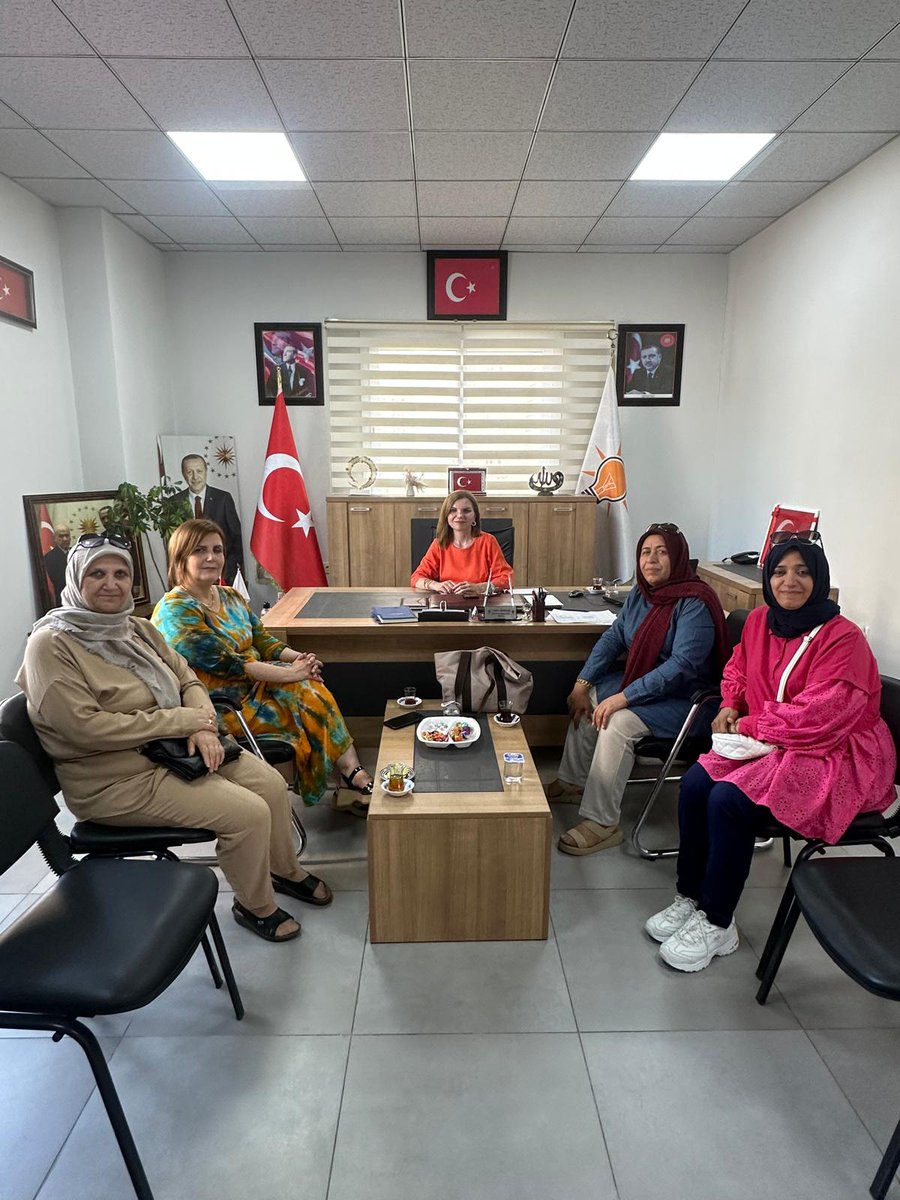 📌Ak Parti Mezitli İlçe Başkanlığı 

İlçe Kadın Kolları Başkanımız Sayın Sıdıka Dinçer 
ziyaretçilerini ağırladı