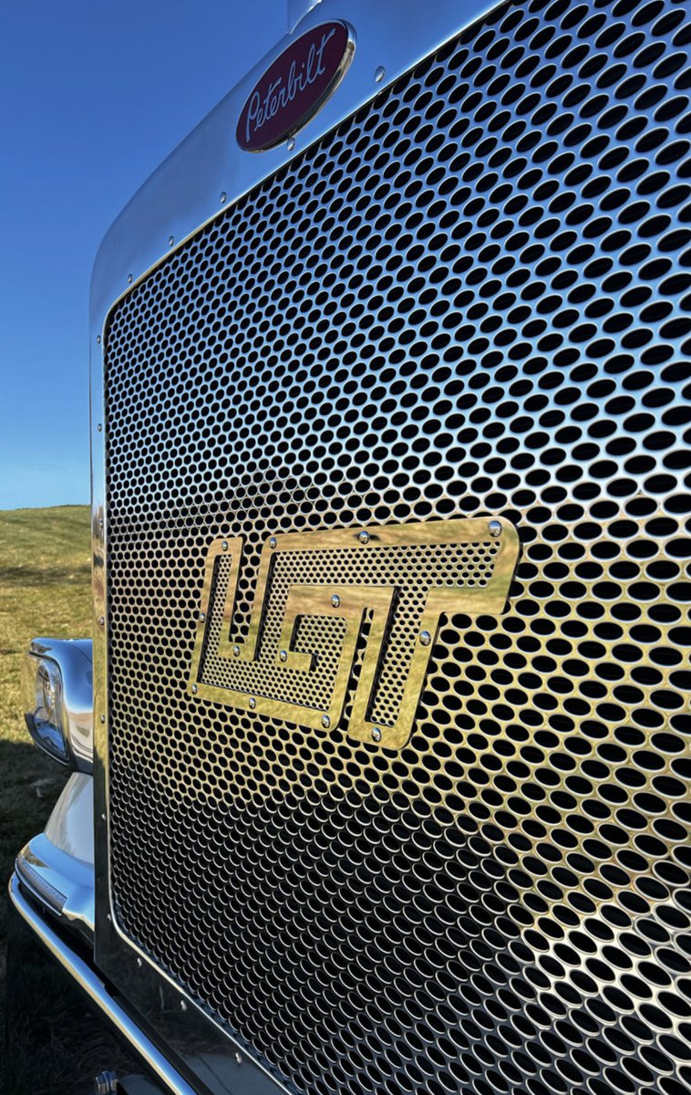 CustomsIowa's tweet image. ‼️ New Low Price ‼️ Upgrade your Peterbilt 589, 389, or 379 with #IowaCustoms durable grill inserts—built for protection and polished style.

Contact Your Dealer » tinyurl.com/mr2njwcc

#Trucking
#DrivenToBeBold
