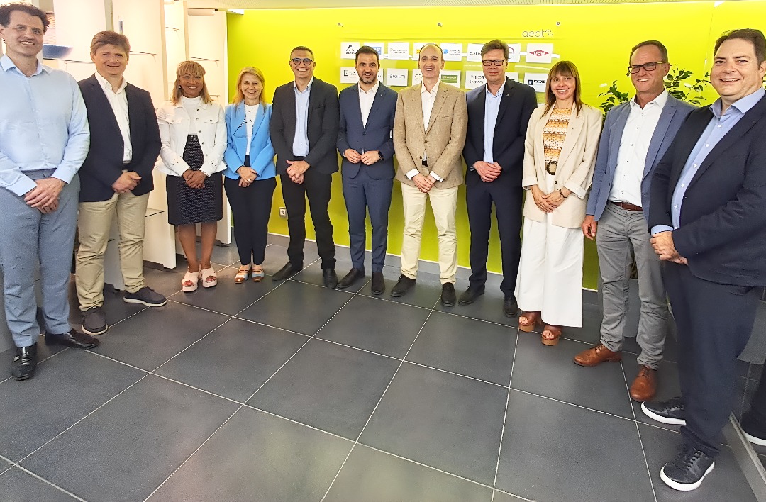 Empresa (@empresacat) on Twitter photo 🤝 El secretari general <a href="/polgibert/">Pol Gibert</a> juntament amb DG Indústria <a href="/XavierRocaRamon/">Xavier Roca</a> es reuneixen amb <a href="/aeqtonline/">AEQT</a> per reforçar la col·laboració amb el sector químic, estratègic per a la competitivitat industrial de Catalunya 🧪 🤝 El secretari general <a href="/polgibert/">Pol Gibert</a> juntament amb DG Indústria <a href="/XavierRocaRamon/">Xavier Roca</a> es reuneixen amb <a href="/aeqtonline/">AEQT</a> per reforçar la col·laboració amb el sector químic, estratègic per a la competitivitat industrial de Catalunya 🧪