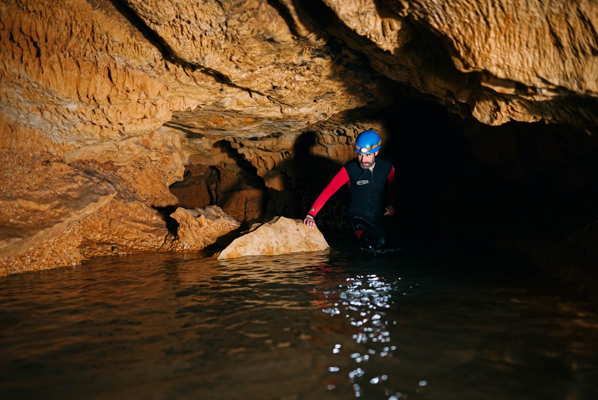 Coves de l'Espluga (@covesespluga) on Twitter photo 🔦 Torna la Ruta Aventura a les Coves de l’Espluga!
💥 900 m d’espeleologia entre galeries naturals i un riu subterrani.
📆 Dissabtes 16:30 h | Des de 42 €
🎟️ Reserva a esplugaturisme.cat
🧗 Equip inclòs!
#CovesEspluga #Espeleologia #RutaAventura 🔦 Torna la Ruta Aventura a les Coves de l’Espluga!
💥 900 m d’espeleologia entre galeries naturals i un riu subterrani.
📆 Dissabtes 16:30 h | Des de 42 €
🎟️ Reserva a esplugaturisme.cat
🧗 Equip inclòs!
#CovesEspluga #Espeleologia #RutaAventura