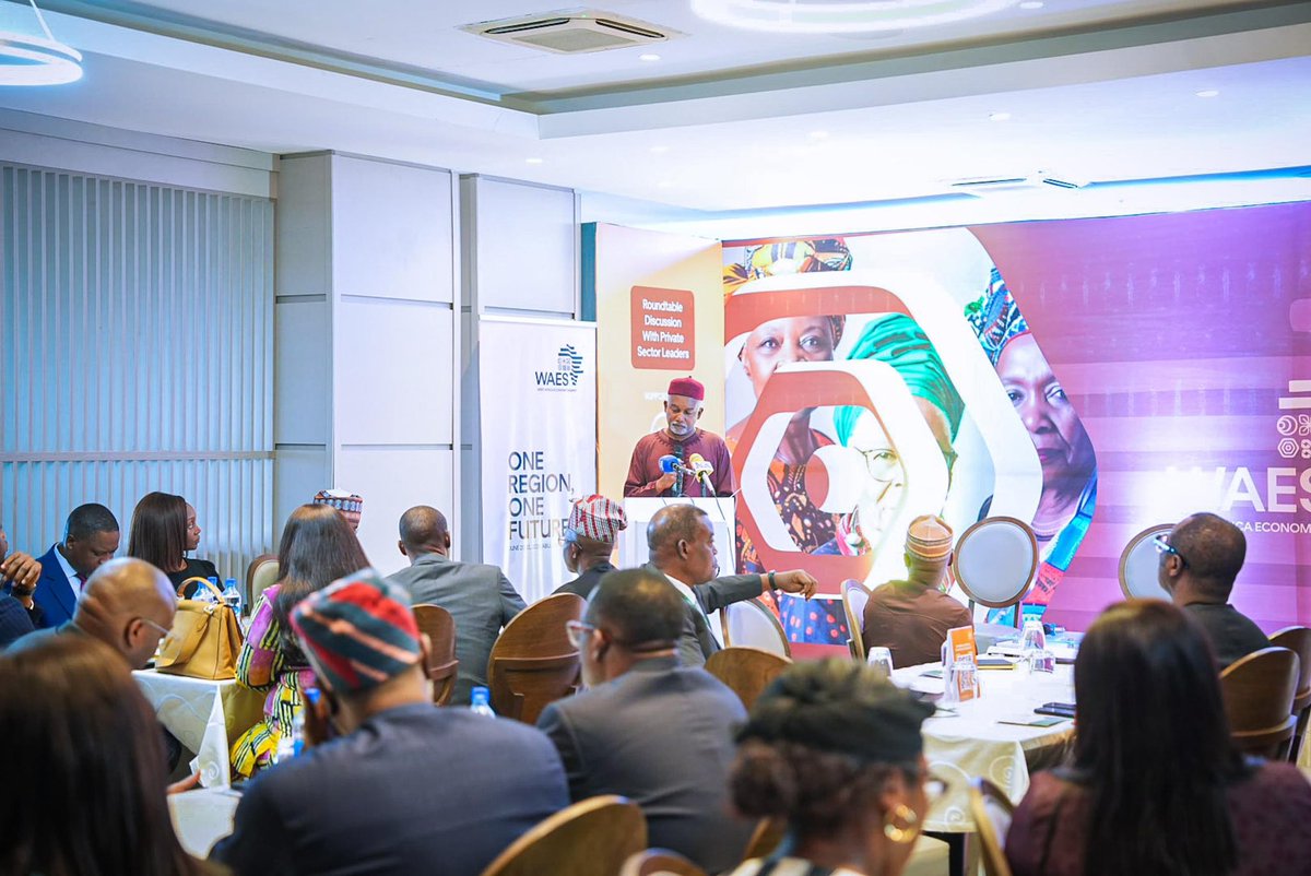 mvcciido_szn's tweet photo. Foreign Affairs Minister @YusufTuggar hosted top CEOs & industry leaders in Lagos today ahead of #WAES2025, urging private sector input on trade, regulation & finance to shape West Africa’s economic future.
The Summit holds June 20–21 in Abuja.
#WAES @waesummit @NigeriaMFA https://t.co/Uq39QbJ5qJ