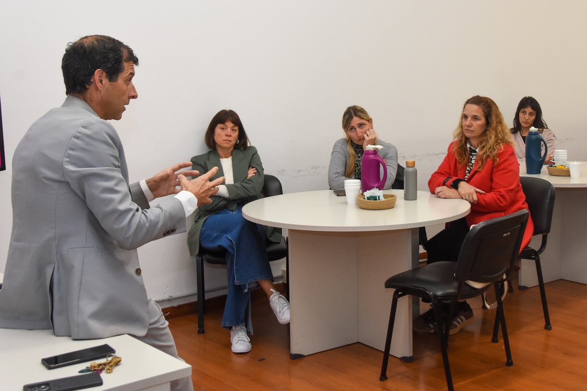 Esta mañana se llevó a cabo la charla "Escuelas que empoderan: el rol de la educación financiera" destinada a referentes del nivel secundario, con el objetivo de reflexionar sobre la importancia de incorporar la educación financiera desde edades tempranas
>econo.unlp.edu.ar/investigacione…