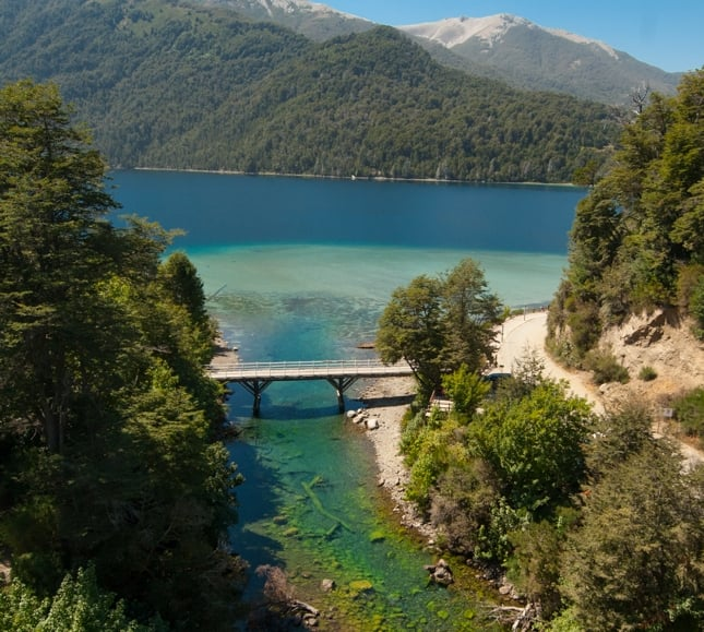 El 4 de Junio de 2011 empezaba la erupción del Volcán Puyehue. El Lago Correntoso estaba irreconocible como tantos otros rincones de VLA, las cenizas cubrían todo. Recordamos el Día del Voluntariado y la Solidaridad. Orgullosa de cada vecino que no bajó los brazos y la recuperó💪🏼