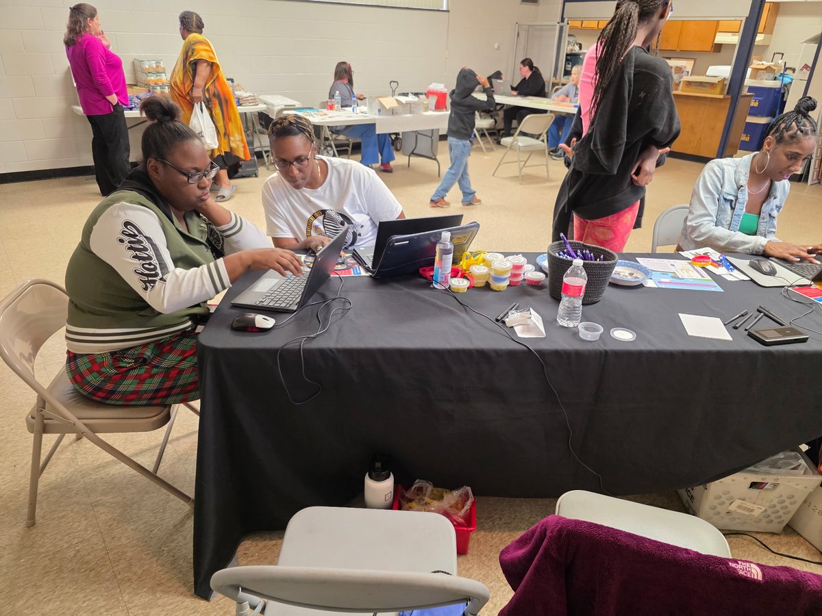 TPSProud's tweet photo. Lucas Metropolitan Housing Registration Event held at the Birmingham Terrace. TPS staff were there to assist families with registration, answer questions, and share information about TPS. 

#TPSProud
🟥🟦🟩🟨 https://t.co/DkBOpJNlXa