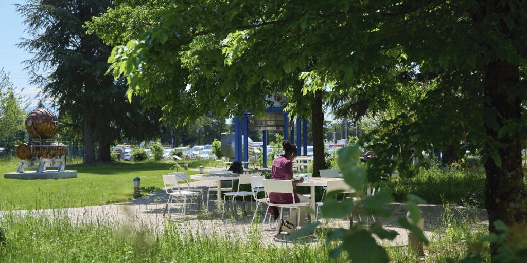 CERN's tweet photo. Coffee break in the garden #AtCERN? ☕🌳
The #PhotoOfTheWeek features the Square Van Hove in summer. Previously called the “Microcosm Garden”, the redesigned spaces feature new lighting, greenery, outdoor furniture for working, gathering, or enjoying a picnic.
Have you ever visited CERN? Tell us your favourite spot 👇