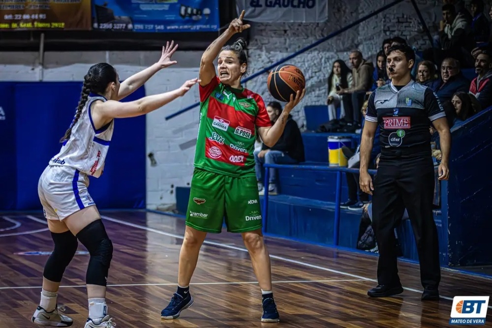 Basquet Total (@basquettotal) on Twitter photo #LFBxBT | "DEFIENDO LA CAMISETA DE AGUADA A MORIR"
Jessica Da Costa fue clave viniendo desde el banco para que Aguada le gane a Juventud de Las Piedras y mantenerse arriba en el campeonato. Tras el juego fuimos por la palabra de la experimentada jugadora.
📝 <a href="/Mcaballero_03/">Matías Caballero</a> #LFBxBT | "DEFIENDO LA CAMISETA DE AGUADA A MORIR"
Jessica Da Costa fue clave viniendo desde el banco para que Aguada le gane a Juventud de Las Piedras y mantenerse arriba en el campeonato. Tras el juego fuimos por la palabra de la experimentada jugadora.
📝 <a href="/Mcaballero_03/">Matías Caballero</a>