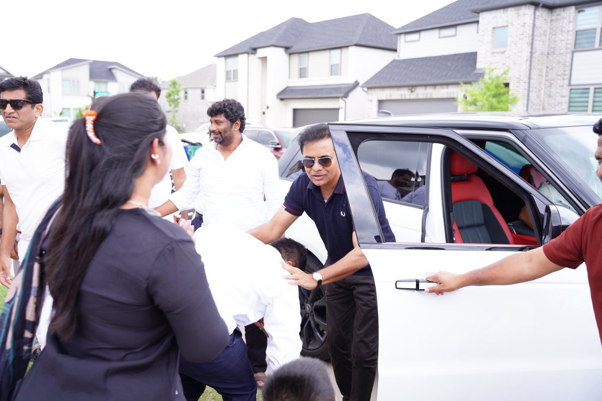 Shashanktrs8's tweet image. @KTRBRS Anna words will always fall short in expressing the depth of our gratitude for your visit to Tarak’s Nest. Your presence in our home was nothing short of a divine blessing that we will cherish for the rest of our lives.
Your visit was not just a moment of joy, it was a…