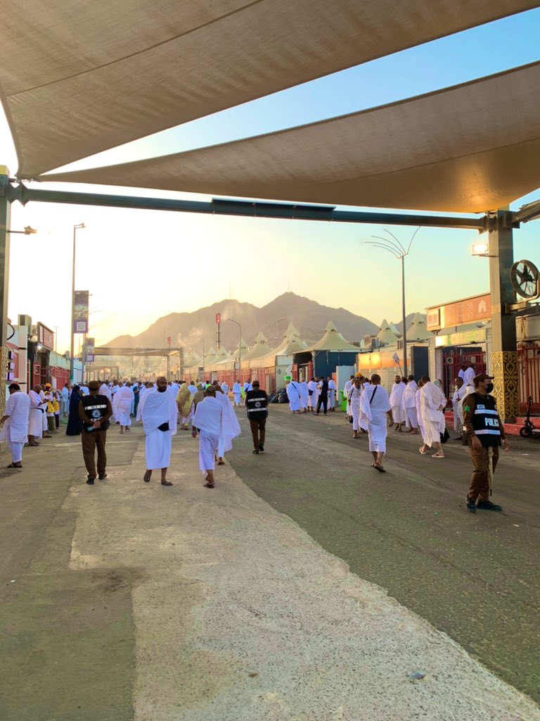 qvrll0's tweet photo. اليوم بدأ مشوارنا الفعلي في خدمة حجاج بيت الله، يسر الله لهم حجهم وتقبل منا ومنهم. 

- ٨ ذي الحجه مخيمات مِنى 
(يوم التثقيف الصحي) 
@smav_sa https://t.co/8PMG5cOYFO