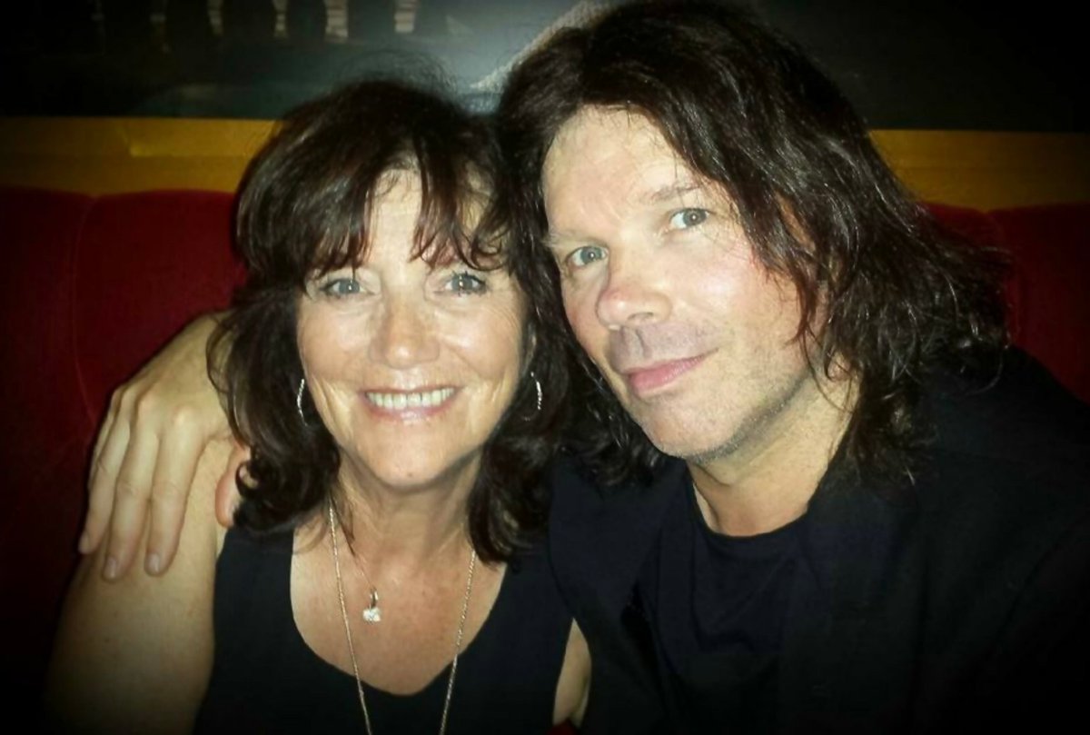 𝙃𝘼𝙋𝙋𝙔 𝘽𝙄𝙍𝙏𝙃𝘿𝘼𝙔 𝙈𝙊𝙈! 80 𝙮𝙚𝙖𝙧𝙨 𝙮𝙤𝙪𝙣𝙜 𝙩𝙤𝙙𝙖𝙮! 𝙃𝙤𝙥𝙚 𝙮𝙤𝙪 𝙬𝙞𝙡𝙡 𝙝𝙖𝙫𝙚 𝙖 𝙛𝙖𝙣𝙩𝙖𝙨𝙩𝙞𝙘 𝙙𝙖𝙮! 𝙇𝙤𝙫𝙚 𝙮𝙤𝙪! 𝘽𝙞𝙜 𝙝𝙪𝙜𝙨, /J𝙤𝙝𝙣❤️🥳🍾 johnnorum.se/happy-birthday…  #SofieNorum #birthdaygirl