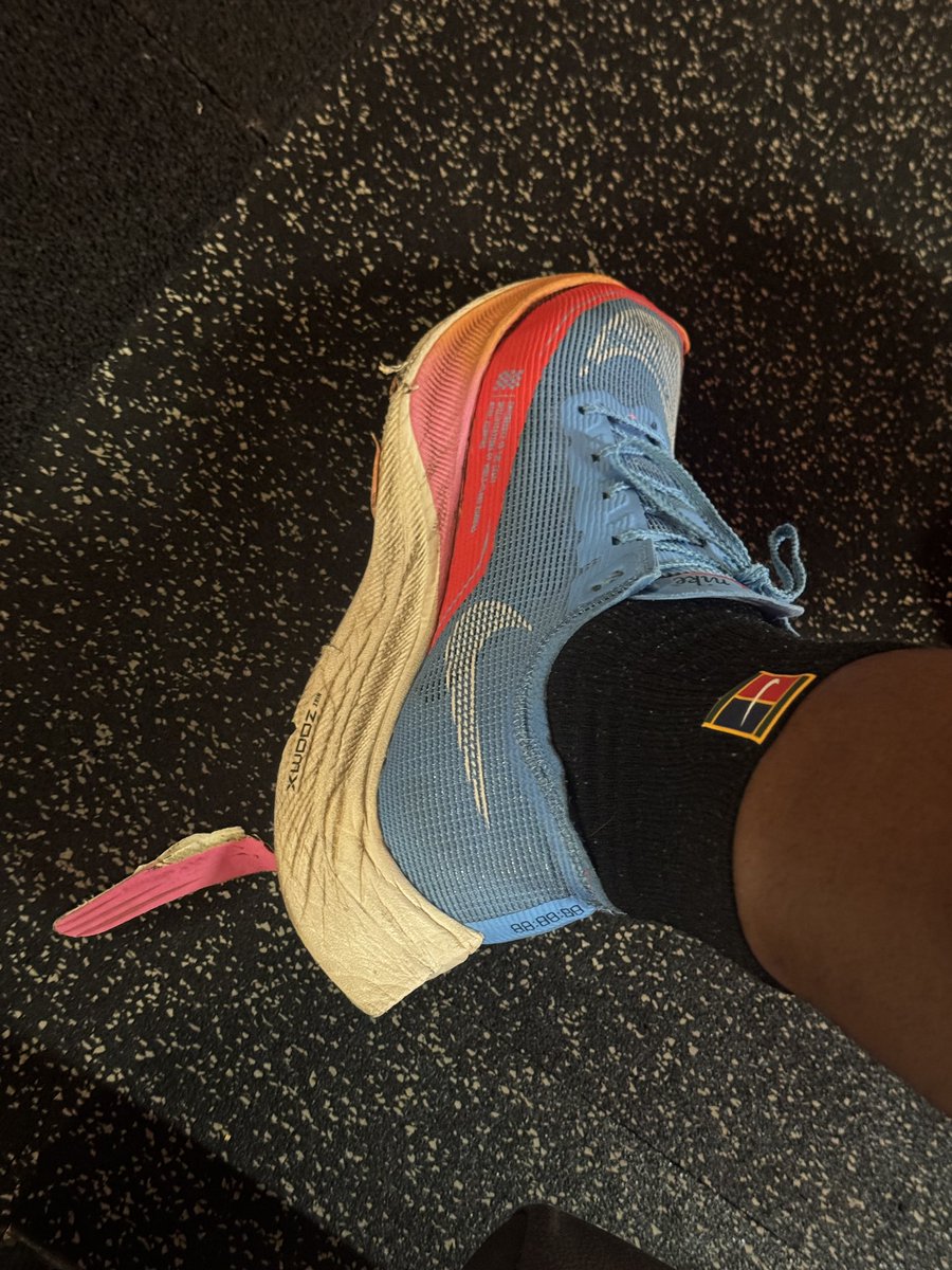 _m4rvin's tweet photo. @Nike man, you need to work on your products fr https://t.co/LrXFQYcNPY