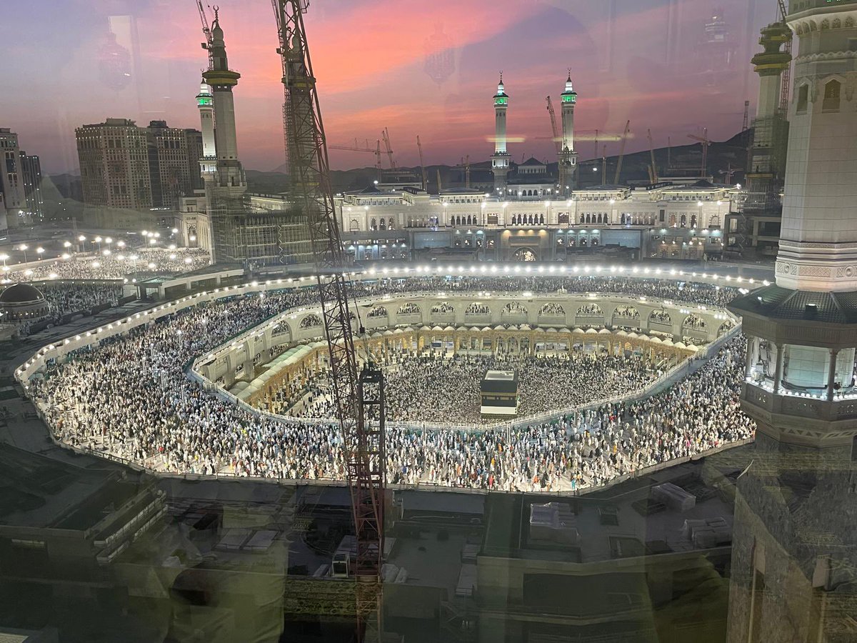 އެންމެހައި ޙައްޖާޖީންނަށް މަބްރޫރު ޙައްޖެއް ދެއްވުމަށާއި، އަދި މި މަތިވެރި  މާތް ދުވަހުގެ ހެޔޮ ދަރުމަ އާއި ޘަވާބު އެންމެހައި މުސްލިމް އަޚުންނާއި އުޚުތުންނަށް ދެއްވުން އެދި اللهُ سبحانه وتعالى ގެ ޙަޟުރަތުގައި ދުޢާ ދަންނަވަން.