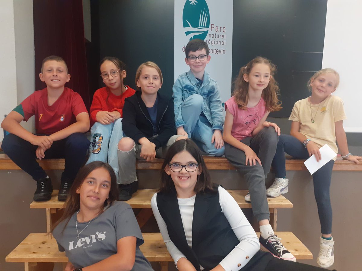 ecolecharron_17 (@ecolecharron) on Twitter photo Mercredi 4 juin après-midi, plusieurs élèves de CM1 et CM2 ont participé à la restitution d'"Art marine - Appel à projet le Marais poitevin aux portes de la classe" du <a href="/pmaraispoitevin/">Parc naturel régional du Marais poitevin</a> à L'Île d'Elle <a href="/duforestel/">duforestel</a> Mercredi 4 juin après-midi, plusieurs élèves de CM1 et CM2 ont participé à la restitution d'"Art marine - Appel à projet le Marais poitevin aux portes de la classe" du <a href="/pmaraispoitevin/">Parc naturel régional du Marais poitevin</a> à L'Île d'Elle <a href="/duforestel/">duforestel</a>