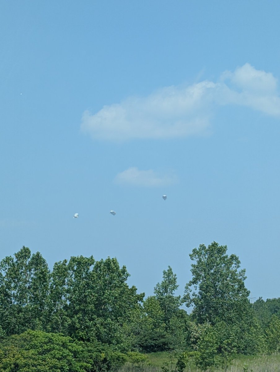 ValliStauffer's tweet image. A rare and awesome 3-blimp sighting!
