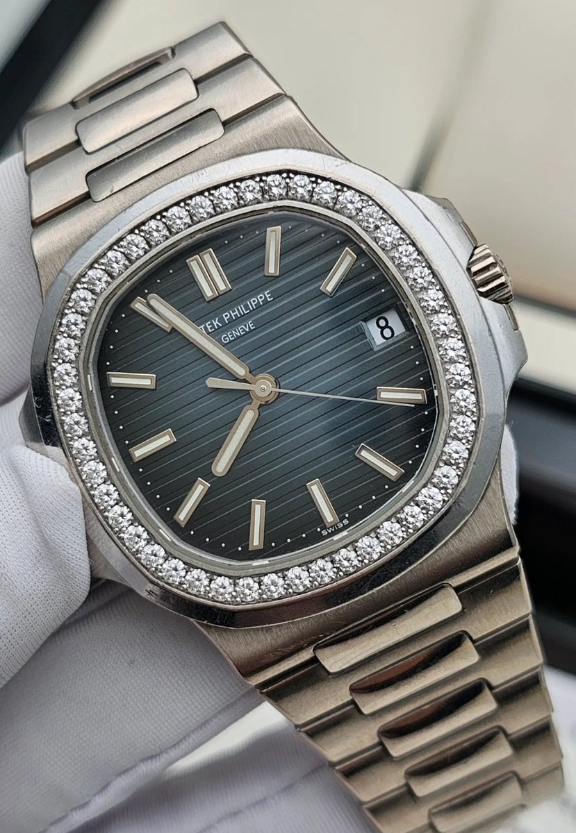 ✅Pre Owned
✅Model: Patek Philippe Nautilus 5713/1G
✅Year: 2012
✅Dial: Blue
✅Case Diameter: 40.5mm
✅Case Material: White Gold with Diamonds
✅Bracelet: White Gold
✅Full set

$145000
Free shipping
