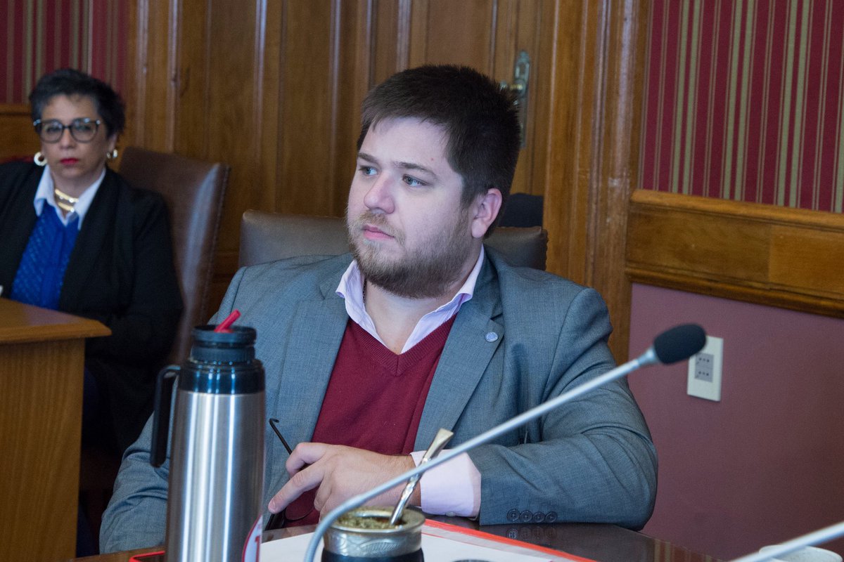 Hoy participé de la comparecencia a la Comisión de Educación de <a href="/DiputadosUY/">Diputados UY</a> de Global Kids Online sobre nuestro proyecto de prohibición de dispositivos electrónicos en centros educativos. 

Seguimos trabajando para cuidar a nuestros niños y adolescentes de la adición a las