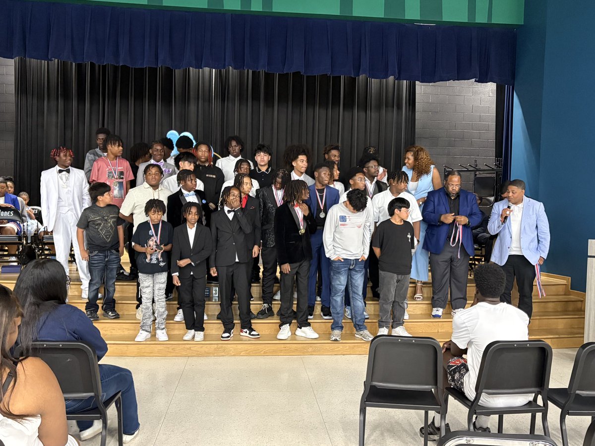 WeAreJones's tweet image. Celebrated 14 AISD District Championships at the Jones Toro Espy Awards! 🎤 drop!