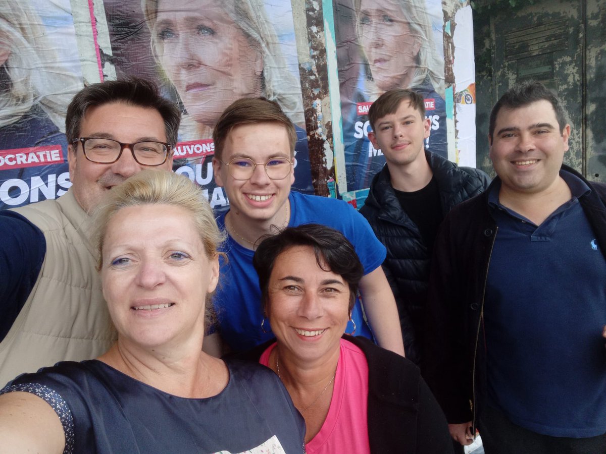 RNduMorbihan's tweet photo. Le Rassemblement National du #Morbihan et le @RNJMorbihan étaient présents pour un collage à #Vannes, #Theix, #Ambon et #Damgan ! #JusquàLaVictoire !✊🇫🇷 #RN https://t.co/8eBtvrJFPW