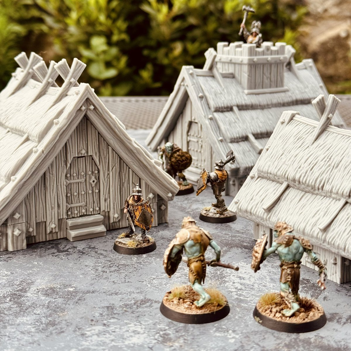 The Jagerholm Thatched Huts are in the shop!  These will be great for smaller/barbarian settlements,  and are also 20% off this week 👊😈 darkfantasticmills.com/Jagerholm-c165…