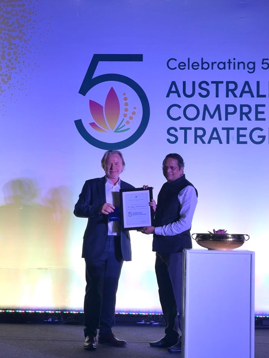 vijai63's tweet photo. Honoured to receive recognition for outstanding contribution on the five year anniversary of the Australia-India Comprehensive Strategic Partnership by High Commissioner of Australia HE Philip Green. @AusHCIndia https://t.co/9WnKVl1KL9