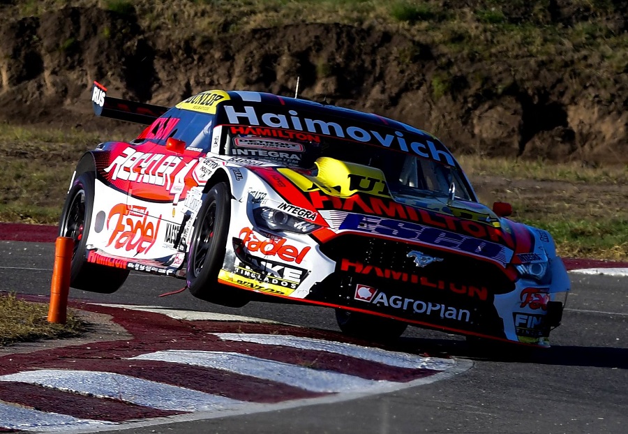 Turismo Carretera (1937-2025)
Victorias en temporadas consecutivas
16  Oscar Gálvez (1947-1962)
15  Mariano WERNER (2011-2025) 📸
14  Guillermo Ortelli (1996-2009)
12  Juan Gálvez  (1949-1960)
12  Roberto Mouras (1981-1992)
12  Omar Martínez (1995-2006)