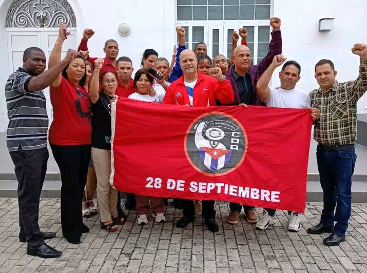 🇨🇺Eliades Rodríguez Martínez💯 (@eliadesrodrgue5) on Twitter photo En nombre de todos mis compañeros de lucha nos sumamos a las más sinceras felicitaciones por su cumpleaños, y vamos por más, sepa usted <a href="/GHNordelo5/">Gerardo Hdez. Nordelo</a> que le hace mucha falta a nuestro Pueblo y la Revolución hombres como USTED.
FELICIDADES COMPADRE.
#CDRHabana #CDRCuba #Cuba En nombre de todos mis compañeros de lucha nos sumamos a las más sinceras felicitaciones por su cumpleaños, y vamos por más, sepa usted <a href="/GHNordelo5/">Gerardo Hdez. Nordelo</a> que le hace mucha falta a nuestro Pueblo y la Revolución hombres como USTED.
FELICIDADES COMPADRE.
#CDRHabana #CDRCuba #Cuba