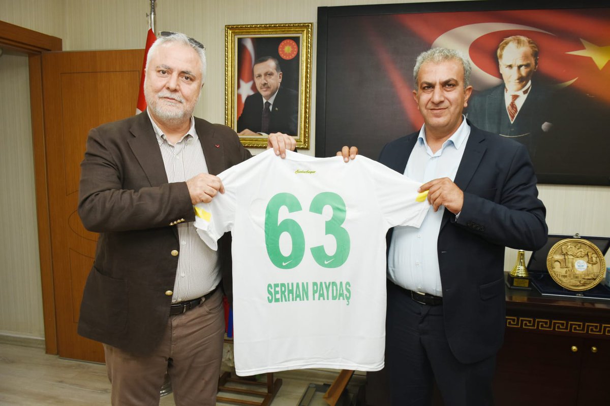 Sanliurfaspor's tweet photo. Kulüp Başkanımız Sayın Mustafa Kemal Saraçoğlu ve yönetim kurulu üyelerimiz, Hilvan Belediyesi Eş Başkanı Sayın Serhan Paydaş’ı makamında ziyaret etti.

Ziyaretin ardından kulübümüzün forması Sayın Serhan Paydaş’a takdim edildi. Nazik ev sahipliği ve Şanlıurfaspor’umuza yönelik destek sözü dolayısıyla kendilerine teşekkür ederiz.