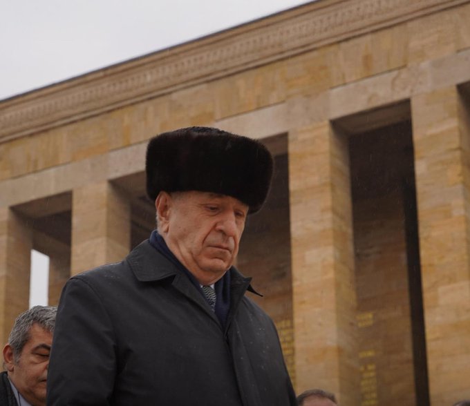 📌Bilmiyorum haberiniz var mı ama, bugün itibariyle tam 19 bin gaspçı, hırsız, torbacı, tacizci, tecavüzcü, dolandırıcı, katil cezaevinden çıkmaya başladı.
Ama, "Türkiye Türklerindir, Hudut Namustur" diyen Türk gençlerinin hakkını savunan Ümit Özdağ ceza alsa bile 1 gün