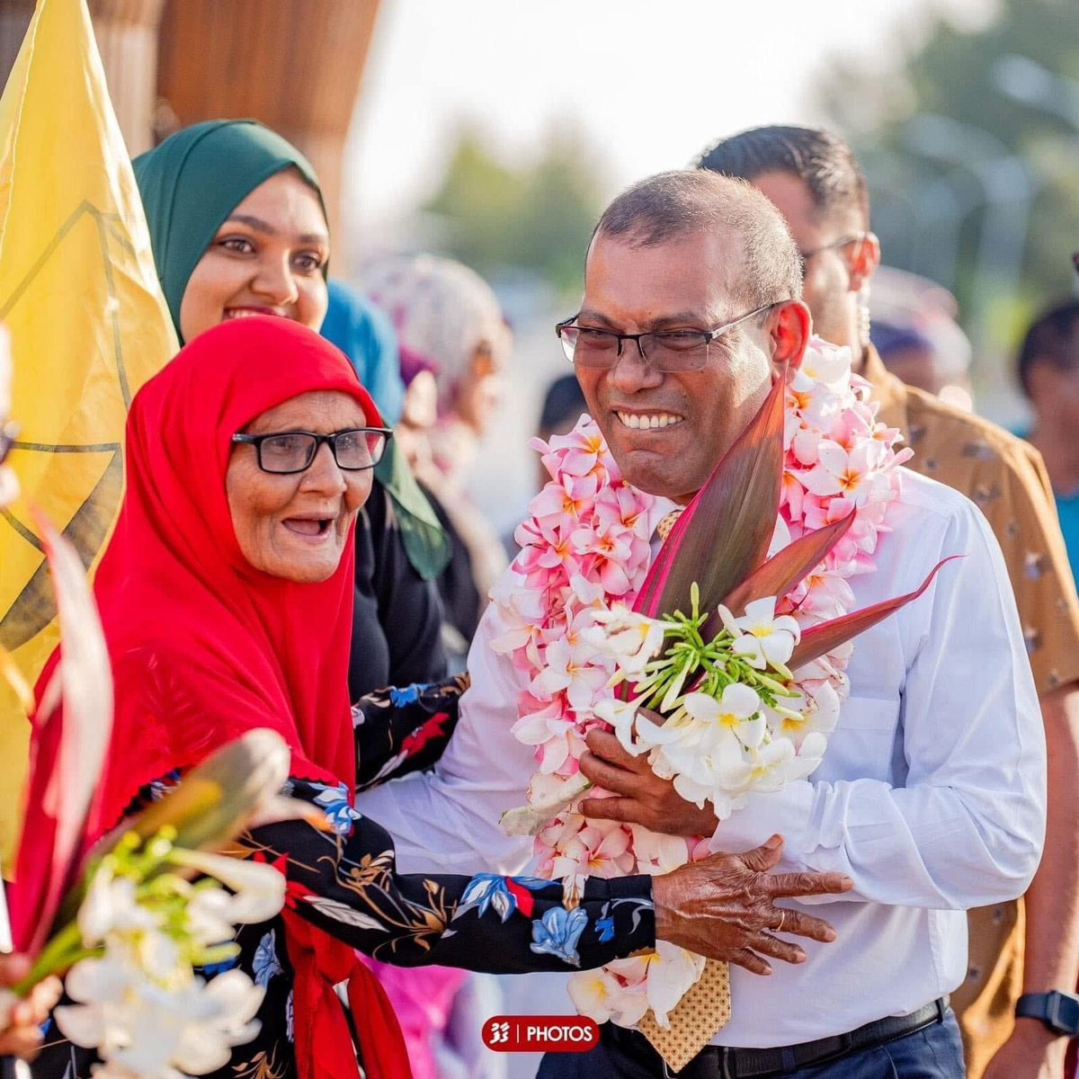 ދިވެހިންގެ ހިތްތަކުގެ ރައީސް ❤️😍❤️😍
ދިވެހިންގެ އެންމެ މަޤްބޫލު ސިޔާސީ ލީޑަރ 👏💛❤️

މިކުލުނެތް މިލޯތްބެއް ނުކެނޑޭނެ ❤️😍❤️❤️

#ހިތާހިތުގެގުޅުން ❤️

#HappenningNow
#ހެޔޮވެރިކަން
#ނަޝީދު2028
