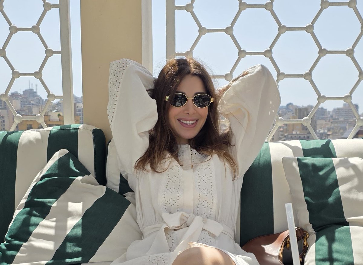 Nancy Ajram (@nancyajram) on Twitter photo قد تسعدنا أشياء لا قيمة لها عند البعض لكنها عندنا تحمل ذكرى، لحظة او شعور. 
لذّة الحياة في بساطتها وقيمتها في عيوننا لا عيون الآخرين! قد تسعدنا أشياء لا قيمة لها عند البعض لكنها عندنا تحمل ذكرى، لحظة او شعور. 
لذّة الحياة في بساطتها وقيمتها في عيوننا لا عيون الآخرين!