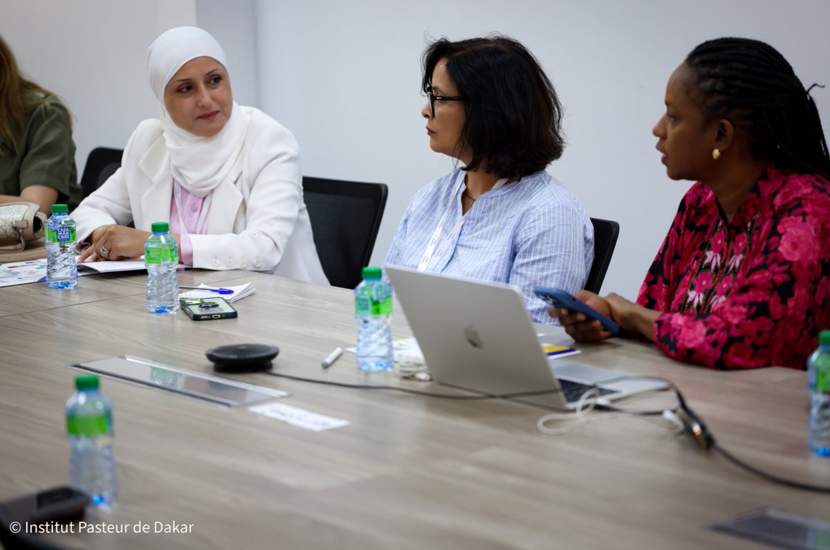 PasteurDakar's tweet image. Rencontre entre @ConnectInnov & @PasteurDakar le 26/05/25. Objectif : explorer des opportunités de collaboration en santé & innovation. Des initiatives prometteuses présentées pour bâtir des partenariats durables. #PasteurDakar #ConnectInov #Santé #Startups #Innovation