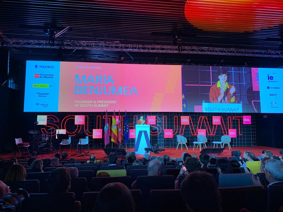 BStartup's tweet image. #SouthSummit25 | Inauguración oficial en el #ArenaStage a esta nueva edición @south_summit de la mano de @mbenjucv. 

Un honor apoyar como #GlobalPartners esta gran plataforma de innovación un año más desde @BStartup de @BancoSabadell.