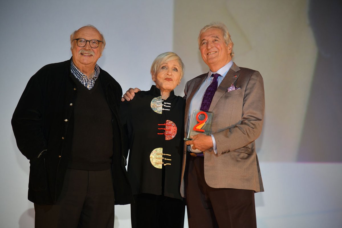 🖤Invitée surprise lors de l’hommage à #jeanloupdabadie durant le #festival2cinema 2019, aux côtés de #jeanbecker, #nicolecroisille nous a quittés aujourd’hui…
Nos pensées chaleureuses à ses proches.
#valenciennes