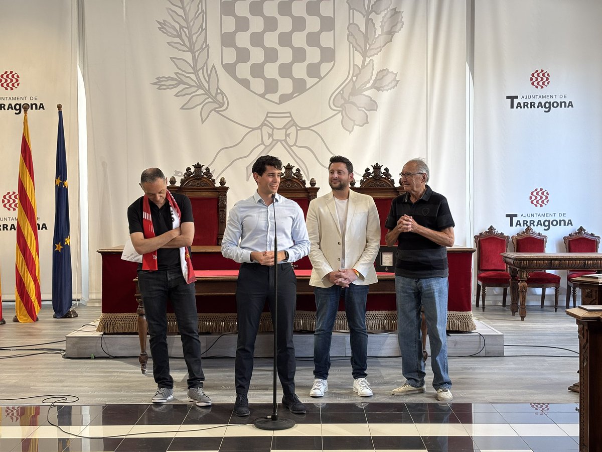 Tarragona Esports (@tgn_esports_) on Twitter photo 🔴 EN DIRECTE | La sala d’actes del <a href="/TGNAjuntament/">Ajuntament de Tarragona</a> acull la recepció oficial a l'equip sènior femení del <a href="/cvspsp_/">Club Voleibol Sant Pere i Sant Pau</a>, per celebrar l’ascens a Primera Nacional! 🏐 🔴 EN DIRECTE | La sala d’actes del <a href="/TGNAjuntament/">Ajuntament de Tarragona</a> acull la recepció oficial a l'equip sènior femení del <a href="/cvspsp_/">Club Voleibol Sant Pere i Sant Pau</a>, per celebrar l’ascens a Primera Nacional! 🏐