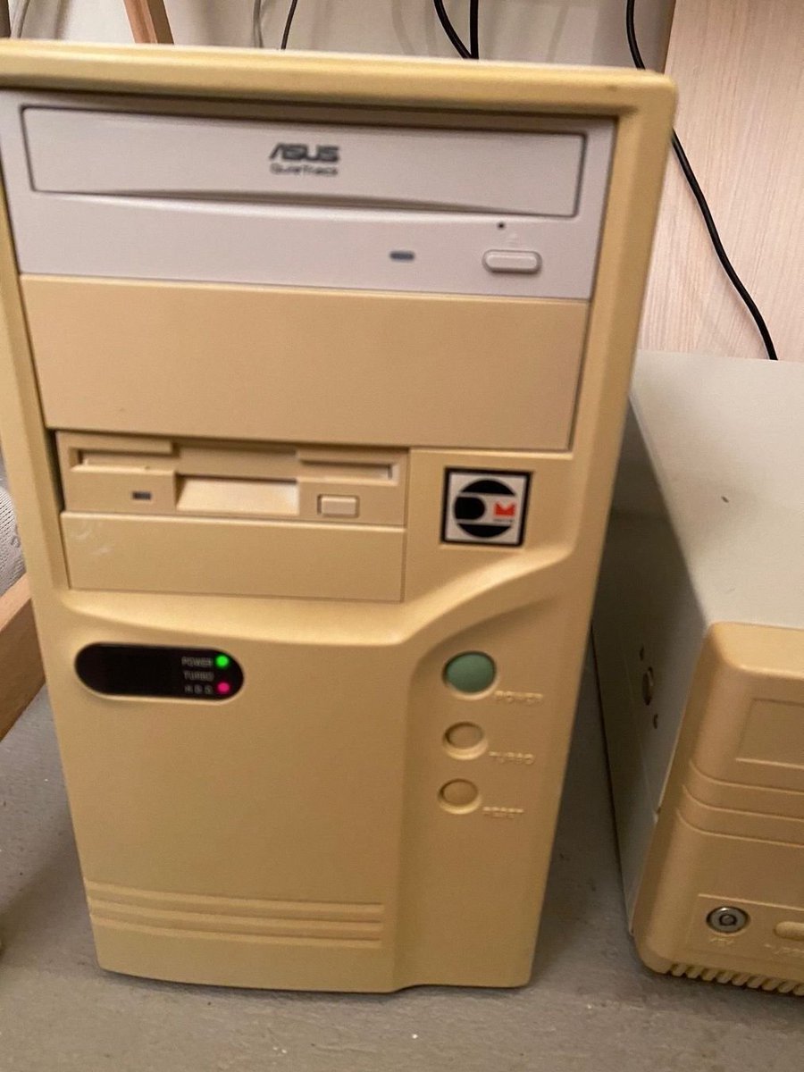 Někdo tip na filament (PETG, ale může být i PLA) s barvou co nejbližší starým zažloutlým PC? Před časem jsem kreslil a tisknul náhradní dvířka ke starému PC a byl problém najít v té barvě i blbé PLA, natož PETG. Teď zas budu tisknout pár věcí a nemůžu nic najít. Je to něco mezi
