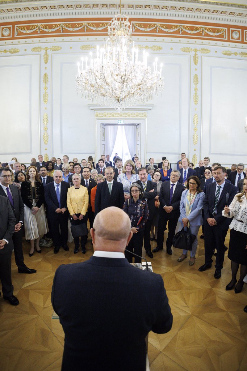Botschafter Jaume Serra nahm gestern Abend am Botschafterempfang teil, der vom österreichischen Bundeskanzler Christian Stocker sowie den Bundesministerinnen Beate Meinl-Reisinger und Claudia Plakolm in Wien ausgerichtet wurde. 🇦🇩 🇦🇹