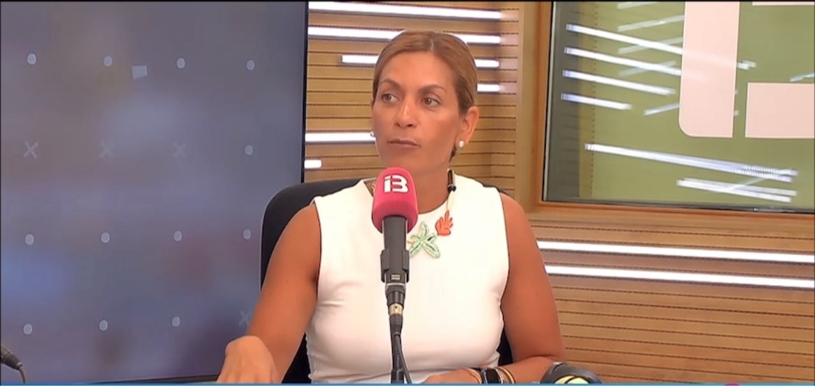 🎙️Hoy han invitado a nuestra #presidenta <a href="/Ines28/">Ines Ybarra 🇦🇷🇪🇸🇪🇺</a> a comentar los #sucesos ocurridos esta semana
1️⃣ Agresión a un auxiliar de servicio por un turista británico 
2️⃣ Sentencia a una mujer por su violencia contra dos vigilantes de seguridad 👮🏻‍♀️👮🏼‍♂️🚓

🔗 ib3alacarta.com/play/tv/aldia.…