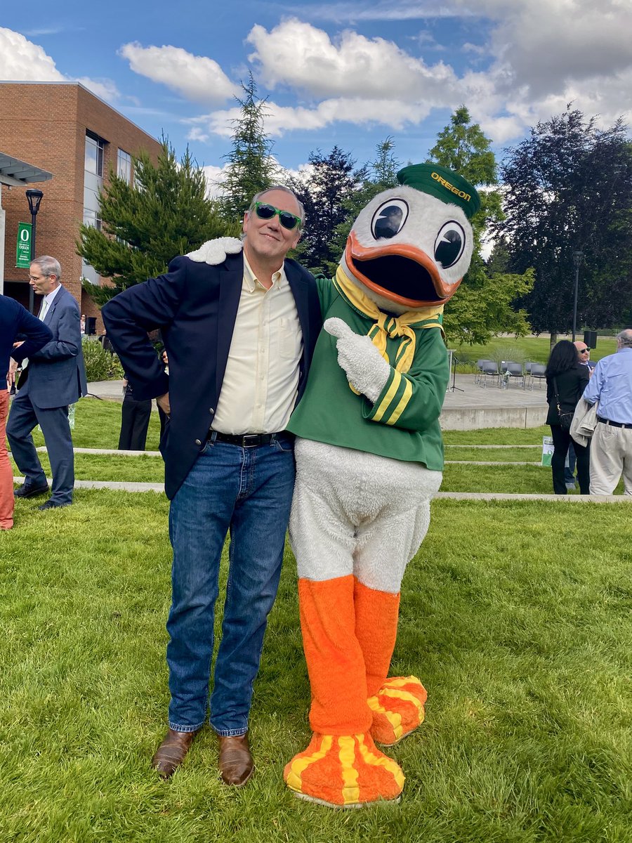 Senator Jeff Merkley (@senjeffmerkley) on Twitter photo Celebrated the grand opening of the new <a href="/uoregon/">University of Oregon</a> campus in Portland—great to see this investment in educational opportunities in the city! Celebrated the grand opening of the new <a href="/uoregon/">University of Oregon</a> campus in Portland—great to see this investment in educational opportunities in the city!