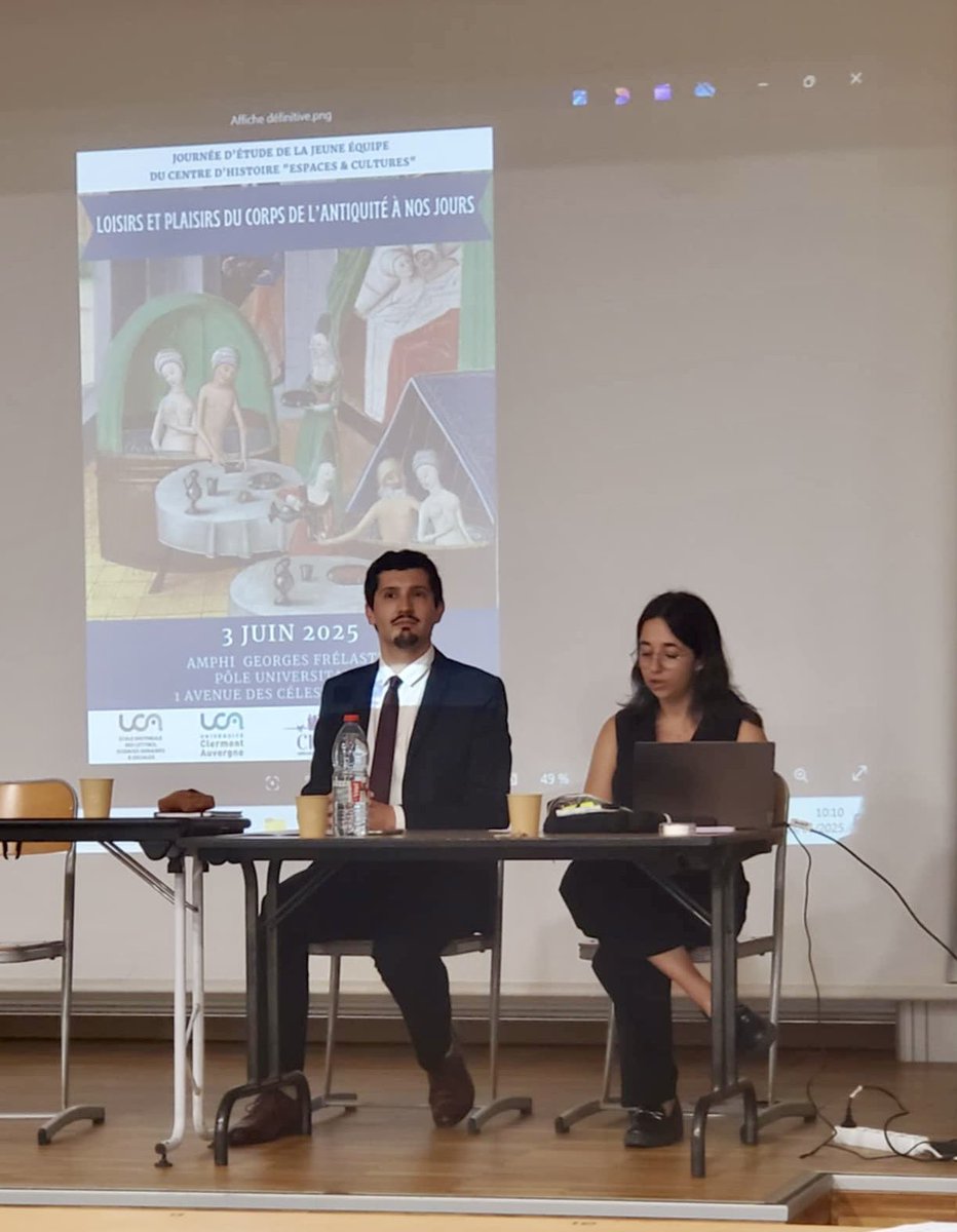 Cyprien C. (@lebadaudduxixe) on Twitter photo Très heureux d’avoir organisé, avec Jade Giraud, la journée des jeunes chercheurs du <a href="/CHEC_Clermont/">CHEC_Clermont</a> sur le thème "Loisirs et plaisirs du corps de L'Antiquité à nos jours". Actes à paraître dans la revue numérique Siècles au début de l’année 2026. Très heureux d’avoir organisé, avec Jade Giraud, la journée des jeunes chercheurs du <a href="/CHEC_Clermont/">CHEC_Clermont</a> sur le thème "Loisirs et plaisirs du corps de L'Antiquité à nos jours". Actes à paraître dans la revue numérique Siècles au début de l’année 2026.