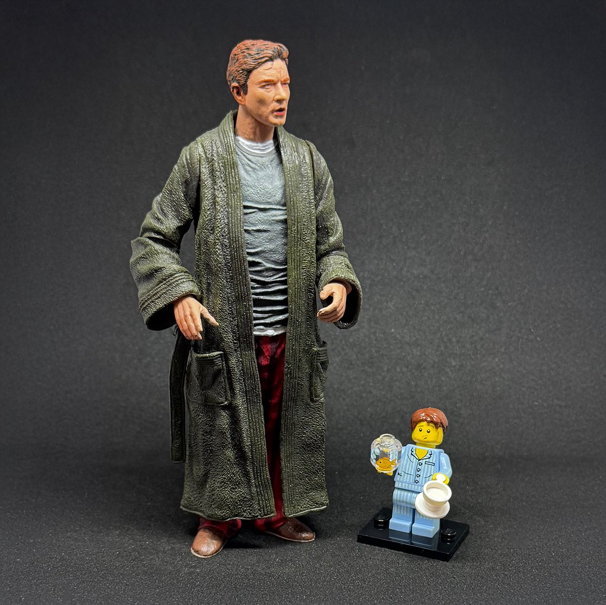 dafttom's tweet image. My Lego figures alongside the 2005 NECA Hitchhiker's figures – Arthur &amp;amp; Arthur!

Support this wonderfully improbable LEGO Ideas set!

Share and Enjoy!

ideas.lego.com/s/p:57b5236ec8…

#TheHitchhikersGuidetotheGalaxy #DouglasAdams #HitchhikersGuide #h2g2 #lego #legoideas #HGttG