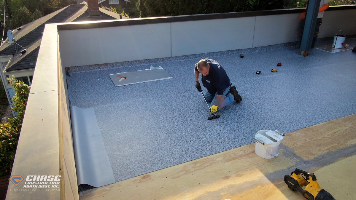 Smoothing out that #DecTec!
.
.
.
.
#workwednesday #dectecinstallation #walkablerooftopdeck #waterproofing #seattleroofer #roofingcontractor #behondthescenes