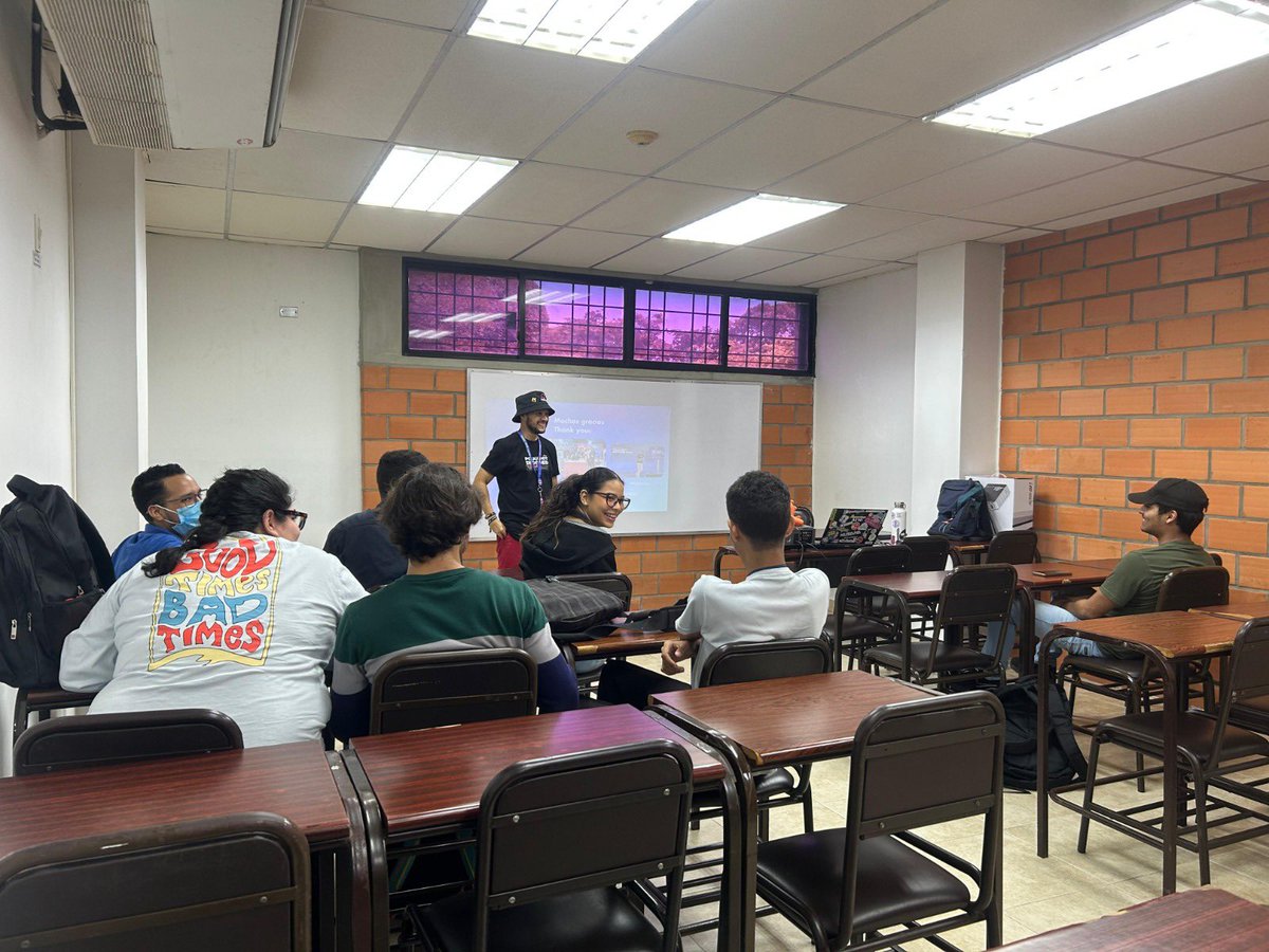 Space4Build's tweet image. Se logró 🤩 llevar #Polkadot⭕️ a la primera universidad en Puerto Ordaz🇻🇪

En la #UGMA donde se compartieron detalles sobre las bondades tecnológicas del ecosistema 🧑🏻‍💻👩🏼‍💻👨🏾‍💻
