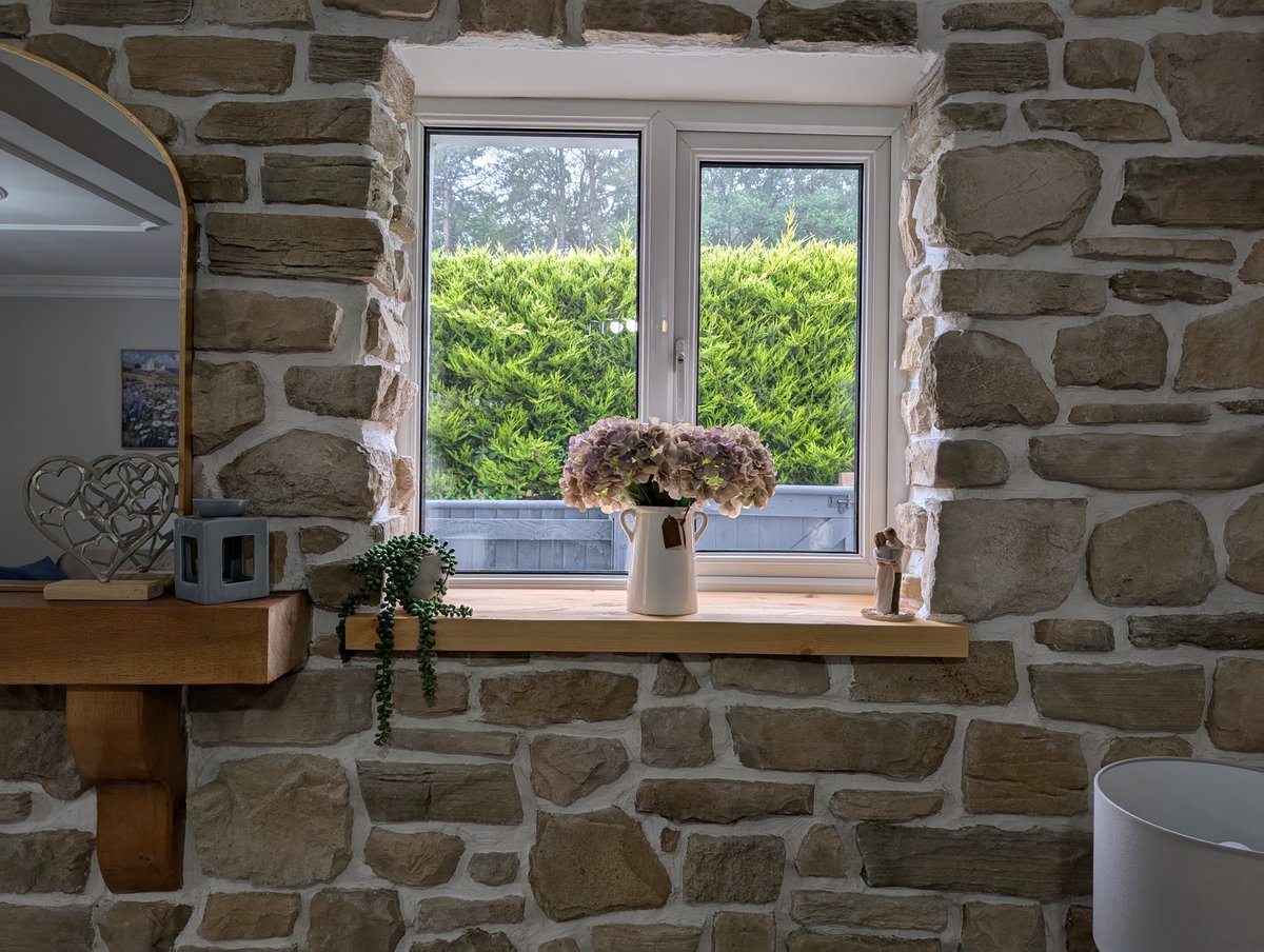 Kuci_Design's tweet image. We love this stunning Mixed Sandstone feature wall – the perfect blend of natural beauty and timeless style. 

Thinking of upgrading your space? Drop us a message – we’d love to help bring your vision to life.

#FeatureWall #HomeInspo  #WallGoals #OutdoorLiving #InteriorDesign