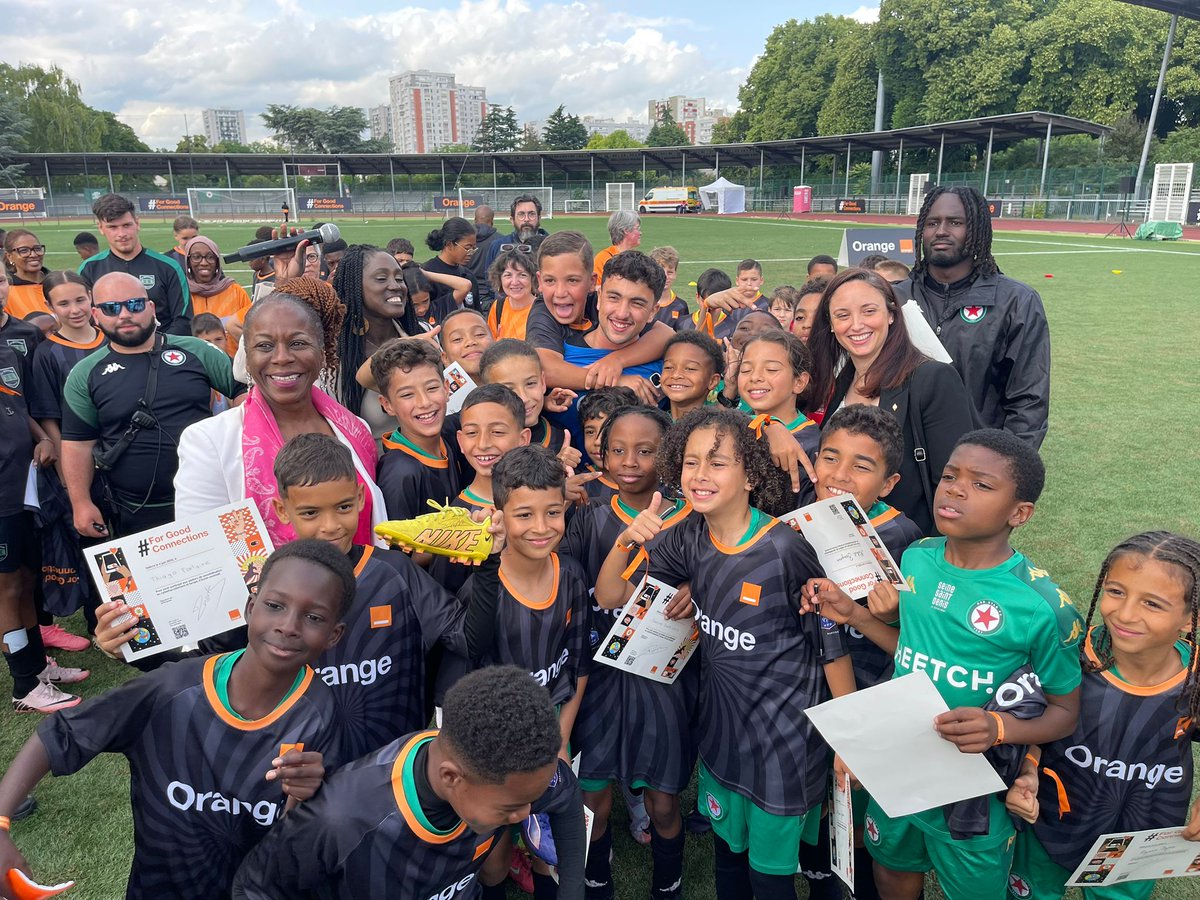 <a href="/Inoxtag/">Inoxtag ⚡️</a> Un immense MERCI à tous les joueurs, accompagnants et encadrants <a href="/AmbOrange/">Ambassadeurs Orange</a> pour cette très belle après-midi placée sous le signe de la sensibilisation à un numérique plus sûr pour les jeunes. 💻🧡
<a href="/orange/">Orange</a> <a href="/Orange_France/">Orange France</a> <a href="/TeamOrangeFoot/">Team Orange Football</a>