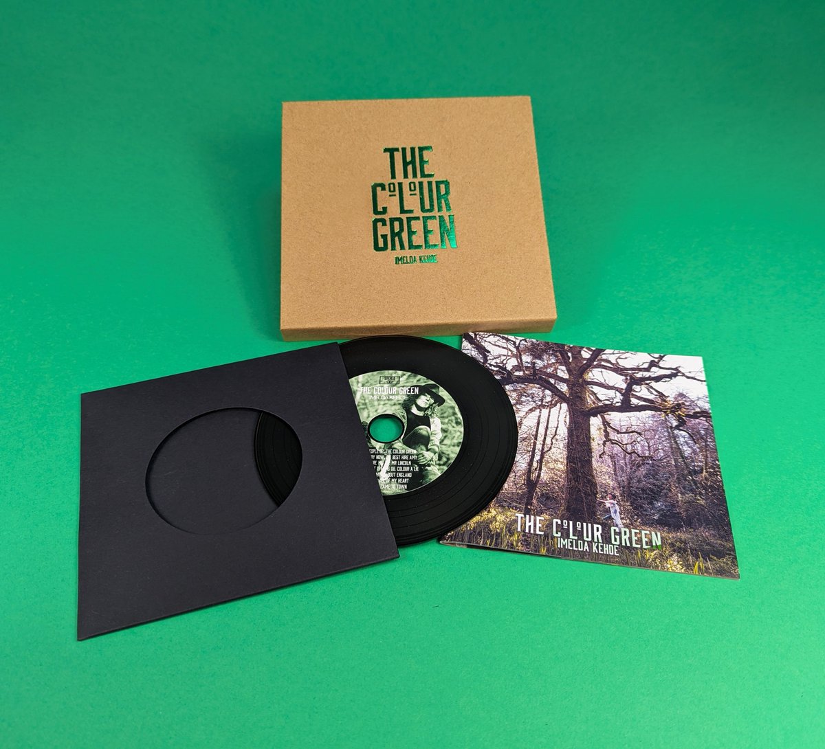 Here's an awesome set made for 'Imelda Kehoe - The Colour Green' @imeldakehoe
These are the manilla matchboxes with a green foil print and then a vinyl style CD with a booklet to go inside! 😍 💚