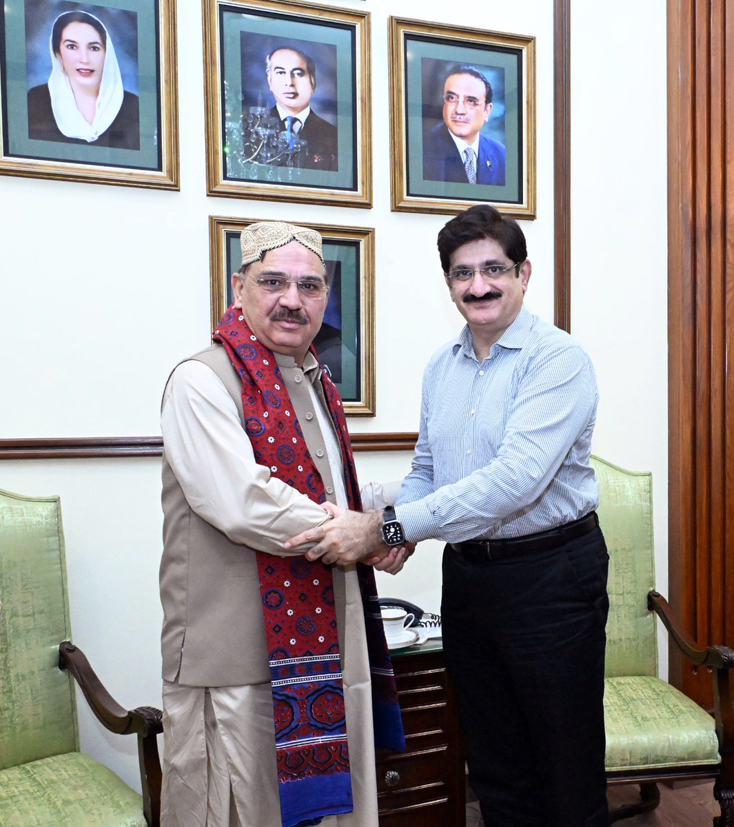 سیکریٹری جنرل پاکستان پیپلز پارٹی ہمایوں خان کی وزیراعلیٰ سندھ مراد علی شاہ سے ملاقات

  ملاقات میں صوبے کو متاثر کرنے والے اہم امور پر تبادلہ خیال کیا گیا،

  ملاقات میں صوبائی استحکام، معاشی ترقی اور سماجی بہبود کے اقدامات پر توجہ دی گئی،

 دونوں رہنماؤں نے گورننس کو مضبوط