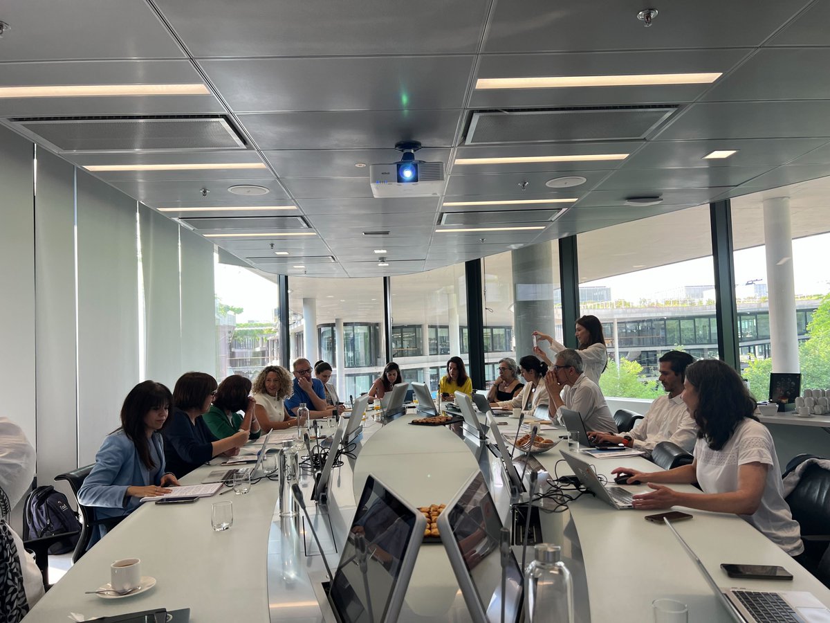 FadJuventud's tweet image. 🔵Lanzamos una nueva etapa en #EducacionConectada.

En un mundo en constante cambio, desde Fad Juventud y @BBVA_espana queremos seguir adaptándonos a las necesidades de la juventud.

Por ello, este 2025 renovamos la misión de Educación Conectada con más contenidos y formaciones,…