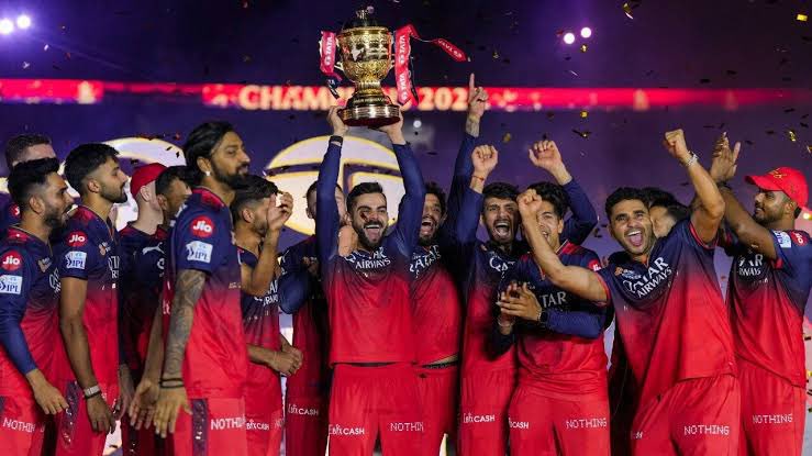 हादसा हुआ लोग मारे गए 

विराट कोहली ने ट्वीट किया ? 
बाक़ी RCB के किस किस खिलाड़ी ने ट्वीट किया ? 
क्या इनकी PR टीम्स ने इन्हें बताया नहीं होगा की लोग मर गए है 
क्या इनके पास कोई खबर नहीं पहुंचती है ? 

लोगो ने अपने घर बर्बाद कर लिए इन खिलाड़ियों के लिए और इन से उन्ही लोगो के लिए